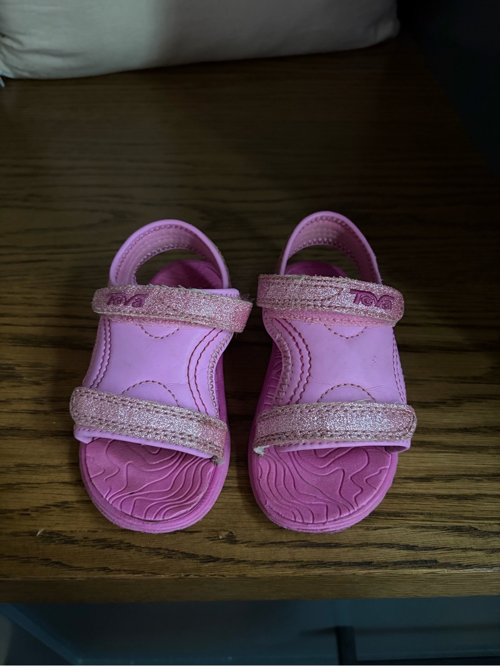 Teva Psyclone Kids Pink Glitter Sandals, size 6